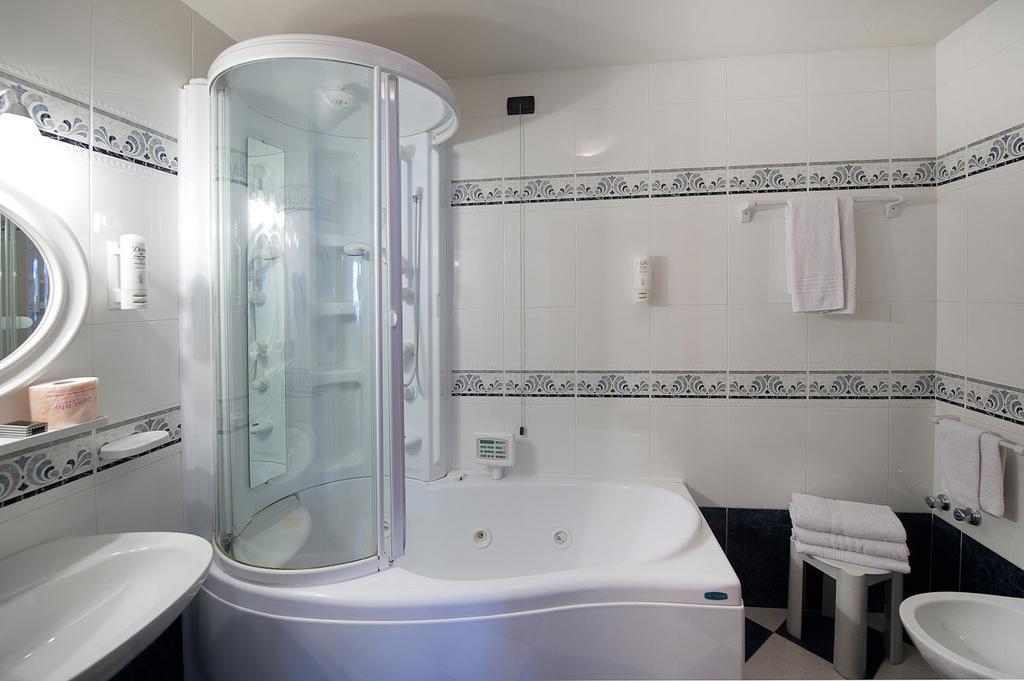 Family & Wellness Hotel Fontana Vigo di Fassa Exterior photo