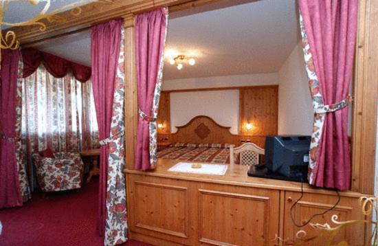 Family & Wellness Hotel Fontana Vigo di Fassa Exterior photo